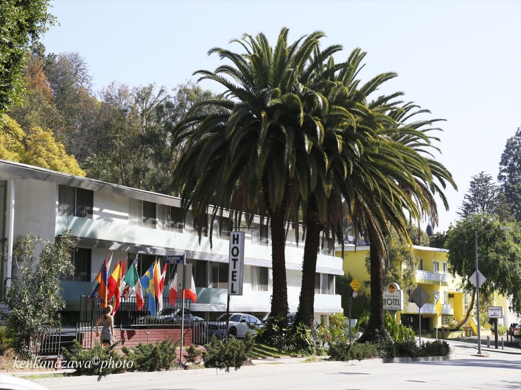 ジャニス・ジョプリンは、ランドマーク・モーター・ホテル（現ハイランド・ガーデンホテル）の105号室。ジャニスはこの部屋の中で亡く成った。