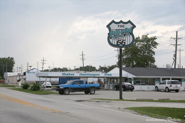 ポーク・ア・ドッツ・ドライブイン
Polk-A-Dot Drive-In